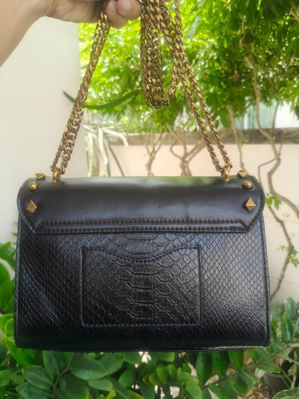 กระเป๋า Charles Keith Chain Bag สวยหรู ดูแพง มือ 2 ใหม่กริบ ส่งฟรี ✨ รูปที่ 3