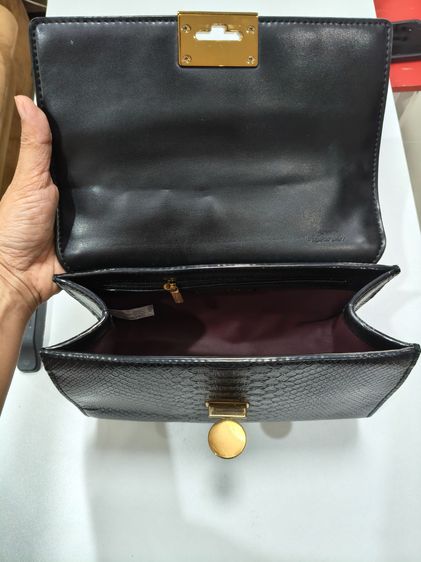 กระเป๋า Charles Keith Chain Bag สวยหรู ดูแพง มือ 2 ใหม่กริบ ส่งฟรี ✨ รูปที่ 8