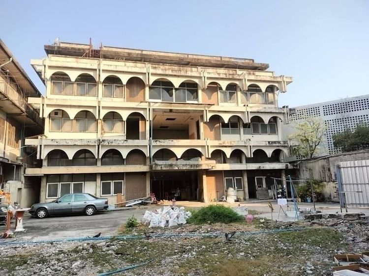 ให้เซ้งถูกมาก เหมาะทำร้านอาหาร ตึก ครึ่งไร่  พร้อมอาคาร 4 ชั้น ติดสาทร ใกล้รถไฟฟ้า ติดโรงพยาบาลเยอะ