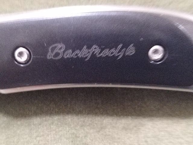 ขายมีดพับทรงแปลก เล่มใหญ่ประกับเหล็กหมุดทองเหลืองระบบล็อคหลัง ด้ามเล็กประกับวัสดุพลาสติกแข็งล็อคขึ้น-ลง ใบสวยทั้งสองเล่มราคา 590.-รวมส่ง รูปที่ 8