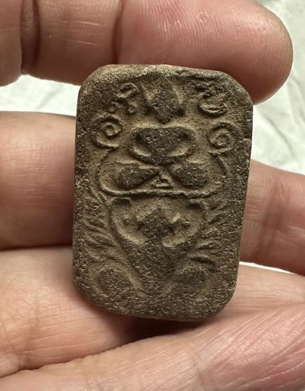 หลวงพ่อปาน​ขี่ครุฑ