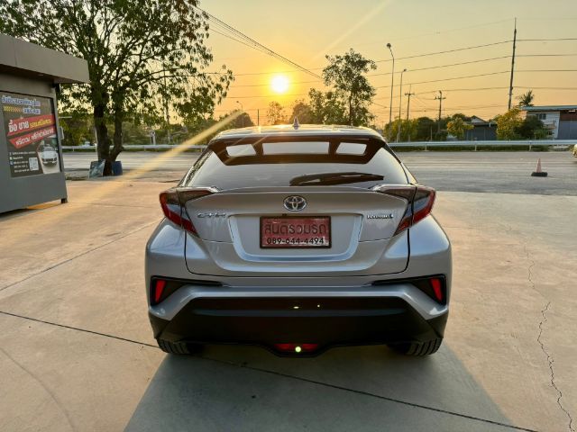 รถ Toyota C-HR 1.8 Hybrid Hi สี บรอนซ์เงิน