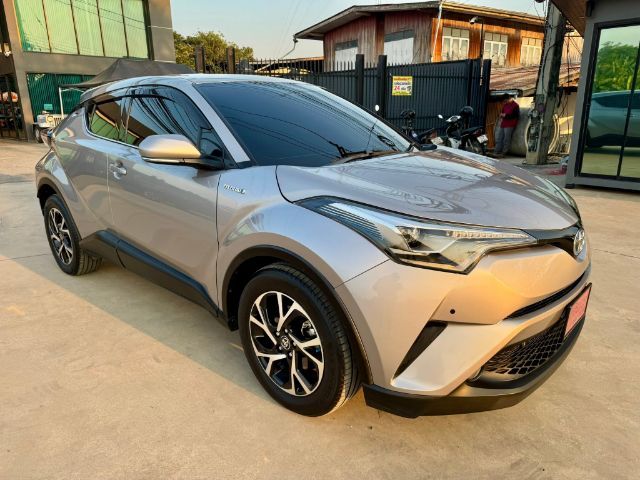 Toyota C-HR 2019 1.8 Hybrid Hi Sedan ไฮบริด ไม่ติดแก๊ส เกียร์อัตโนมัติ บรอนซ์เงิน รูปที่ 2