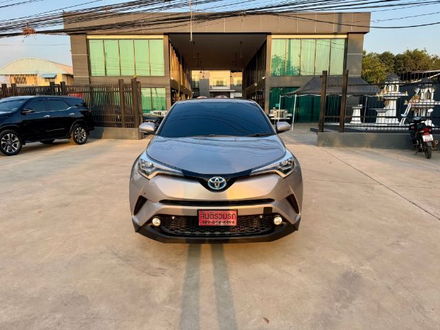 Toyota C-HR 2019 1.8 Hybrid Hi Sedan ไฮบริด ไม่ติดแก๊ส เกียร์อัตโนมัติ บรอนซ์เงิน รูปที่ 4