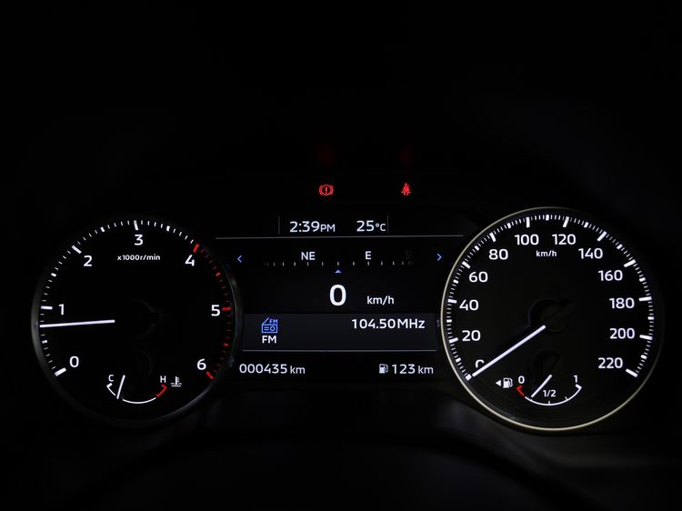 Mitsubishi Triton 2025 2.4 Plus Ultra Pickup ดีเซล ไม่ติดแก๊ส เกียร์ธรรมดา ขาว รูปที่ 2