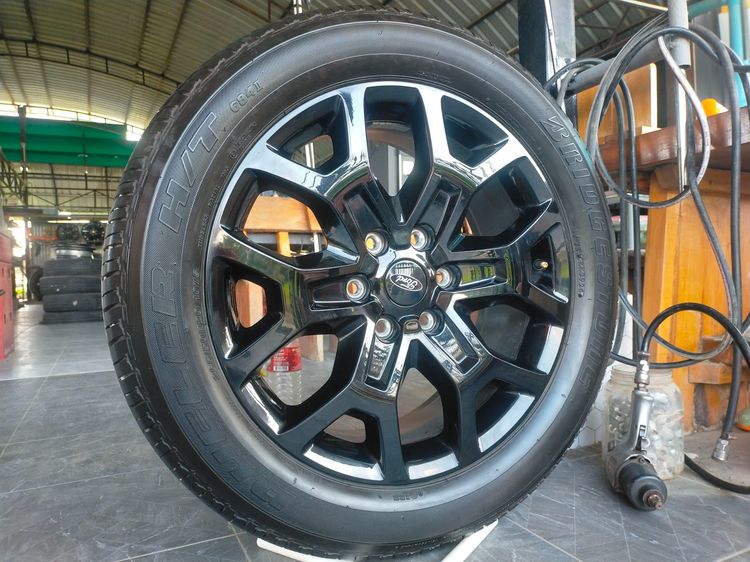 อื่นๆ 20" อื่นๆ แม็กฟอร์ด ขอบ20 พร้อมยางบริสโตน 265 50 20 ปี24 แม็กป้ายแดงสีเดิม ยางสวยทุกเส้นยางวิ่งมา 9,000 กิโลเมตรดอกสวยตามรูป