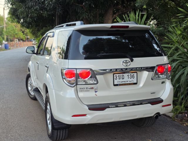 Toyota Fortuner 2013 3.0 V Utility-car ดีเซล ไม่ติดแก๊ส เกียร์อัตโนมัติ ขาว รูปที่ 3