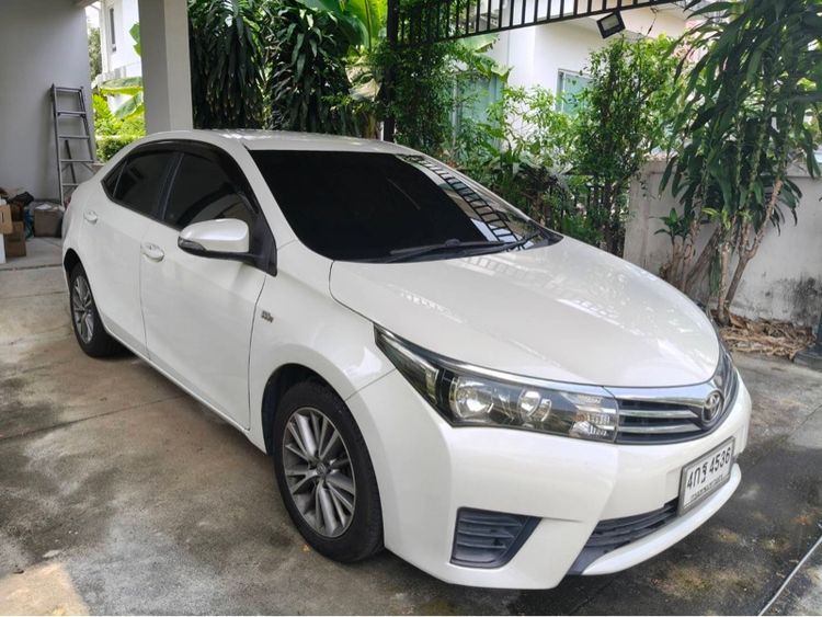 รถ Toyota Altis 1.8 E สี ขาว