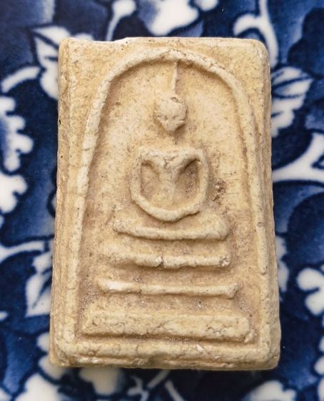 พระสมเด็จพิมพ์สวยเนื้อเก่าแห้งค่ะ(9)