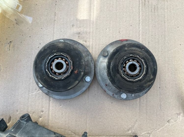 E90 อะไหล่ ยางเบ้าโช๊คหน้า, หลัง และ หลอด XENON D1S รูปที่ 2