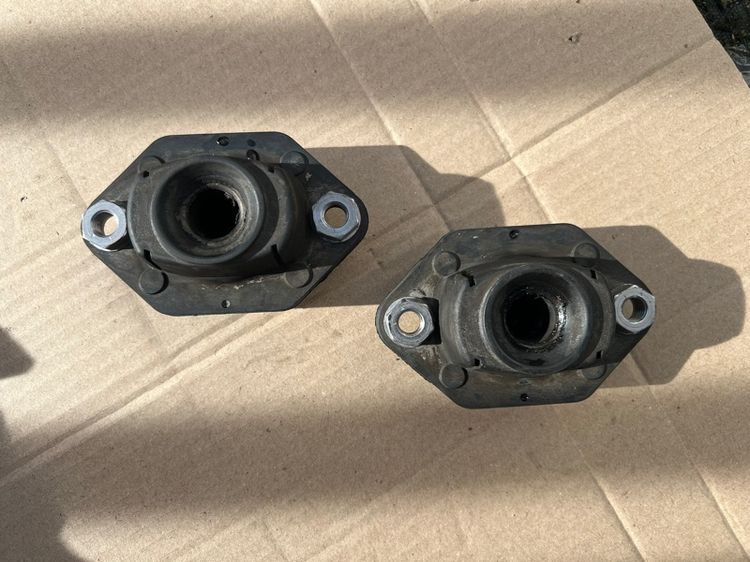 E90 อะไหล่ ยางเบ้าโช๊คหน้า, หลัง และ หลอด XENON D1S รูปที่ 3