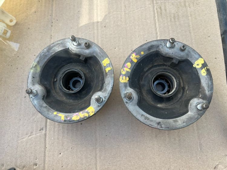 E90 อะไหล่ ยางเบ้าโช๊คหน้า, หลัง และ หลอด XENON D1S