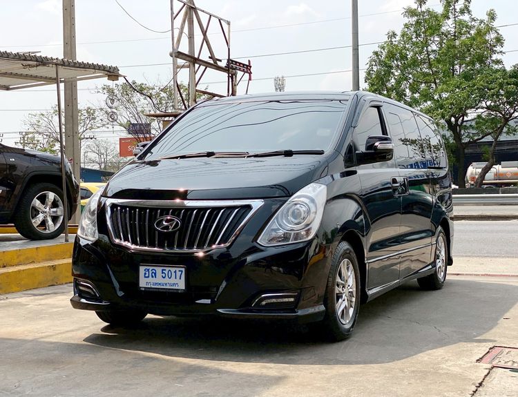 Hyundai H-1  2015 2.5 Deluxe Van ดีเซล ไม่ติดแก๊ส เกียร์อัตโนมัติ ดำ รูปที่ 3