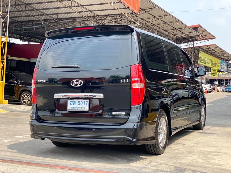 Hyundai H-1  2015 2.5 Deluxe Van ดีเซล ไม่ติดแก๊ส เกียร์อัตโนมัติ ดำ รูปที่ 4