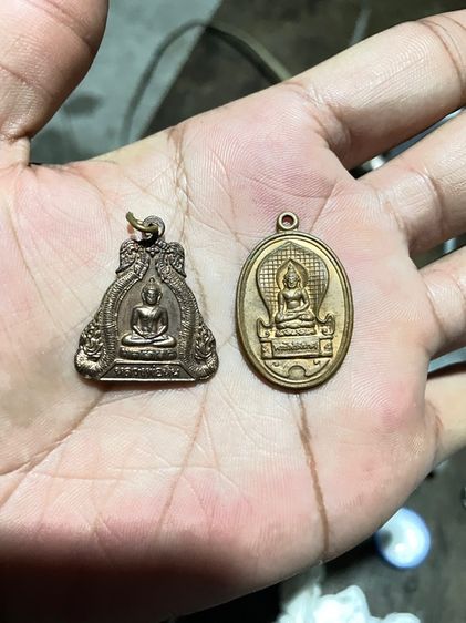 เหรียญพระแก้วมรกต ที่ ระลึกซ่อมบูรณะฉัตร เหนือ องค์พระแก้ว ปี 2531 เนื้อทองเหลือง  รูปที่ 6