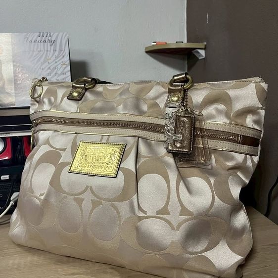 Coach POPPY Glam Gold Signature Tote ปี 2013 ของแท้ ( สภาพดีมาก ใช้งานน้อย)  รูปที่ 2