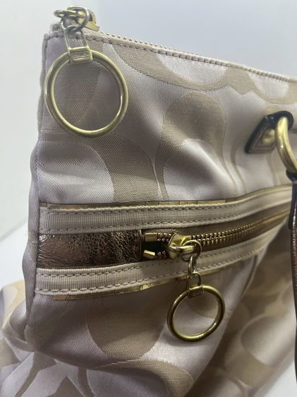 Coach POPPY Glam Gold Signature Tote ปี 2013 ของแท้ ( สภาพดีมาก ใช้งานน้อย)  รูปที่ 4