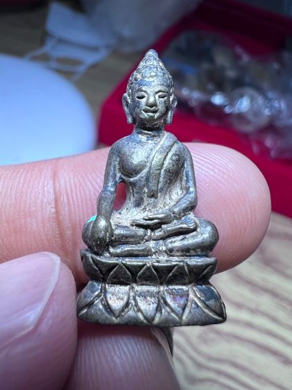 พระชัยวัฒน์บัวฟันปลาปางสะดุ้งมารเนื้อเงิน