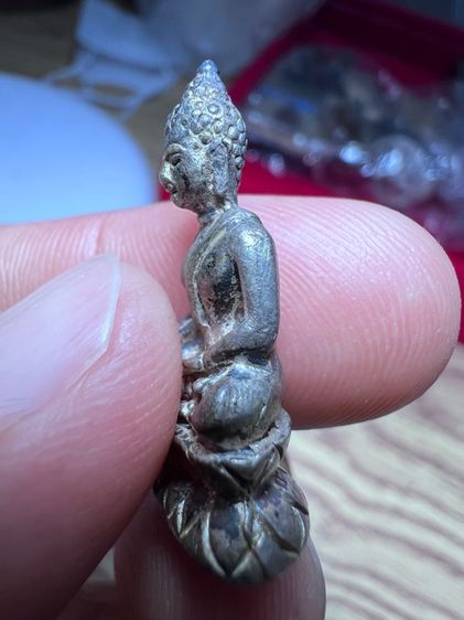 พระชัยวัฒน์บัวฟันปลาปางสะดุ้งมารเนื้อเงิน รูปที่ 2