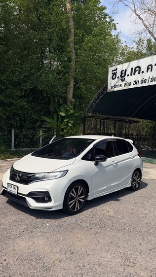 รถ Honda Jazz 1.5 RS i-VTEC สี ขาว