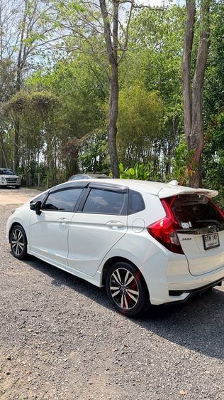 Honda Jazz 2017 1.5 RS i-VTEC Sedan เบนซิน ไม่ติดแก๊ส เกียร์อัตโนมัติ ขาว รูปที่ 2