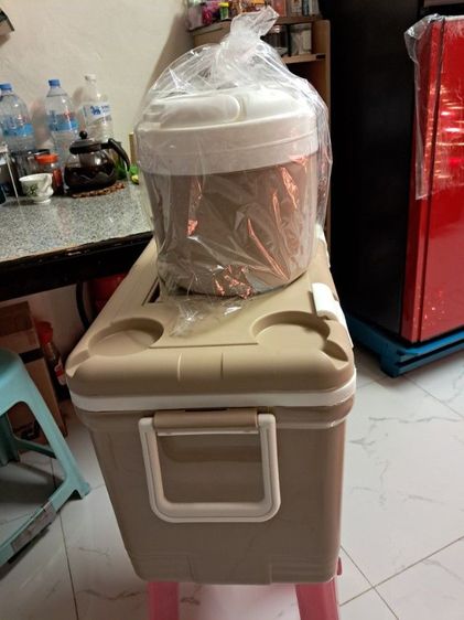 กระติกใส่น้ำแข็ง หรือใส่อาหาร เก็บความร้อนเย็นได้ ขนาด 50×30 และ 20×22 ซม. รวม2 ใบ 590.- โคมไฟชาร์ไฟบ้าน USB 290.- รูปที่ 3