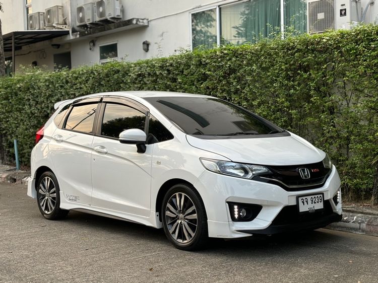 รถ Honda Jazz 1.5 V+ สี ขาว