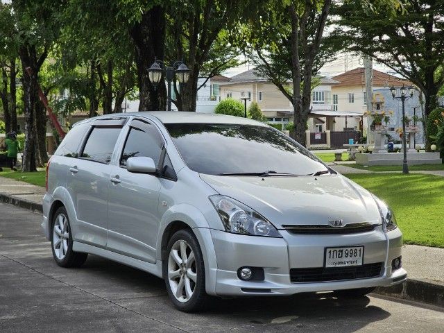 รถ Toyota Wish 2.0 Q สี บรอนซ์เงิน