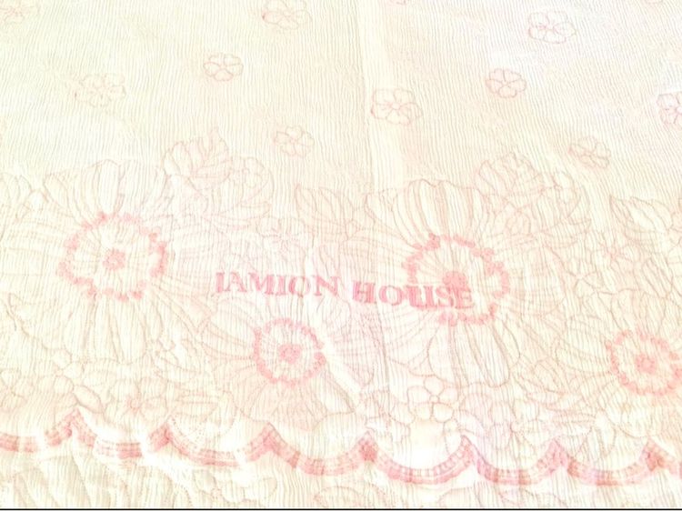 ผ้าห่ม (ใช้ปูรองนอนได้) ขนาด 6ฟุต ผ้าชีฟองสีขาวปักลายดอกวินเทจสีชมพู ด้านบนปักลายแบรนด์ JAMION HOUSE ยี่ห้อ JAMION HOUSE (สภาพใหม่) รูปที่ 4