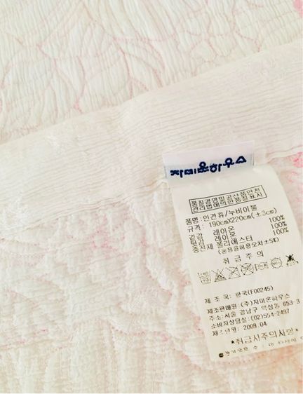 ผ้าห่ม (ใช้ปูรองนอนได้) ขนาด 6ฟุต ผ้าชีฟองสีขาวปักลายดอกวินเทจสีชมพู ด้านบนปักลายแบรนด์ JAMION HOUSE ยี่ห้อ JAMION HOUSE (สภาพใหม่) รูปที่ 10