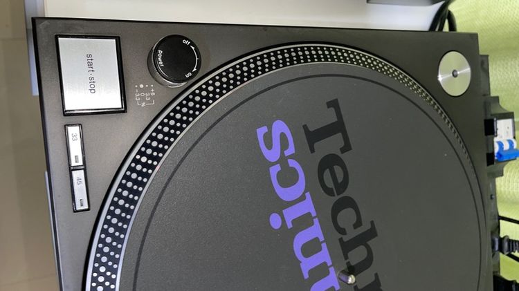 TECHNICS SL-1200MK 3TURNTABLE เครื่องเล่นแผ่นเสียงระบบ Direct Drive รูปที่ 2
