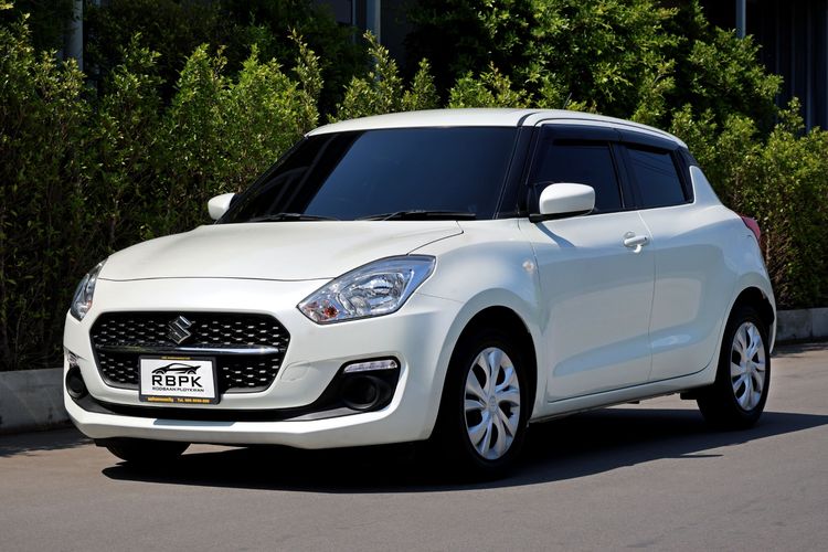 รถ Suzuki Swift 1.2 GL สี ขาว