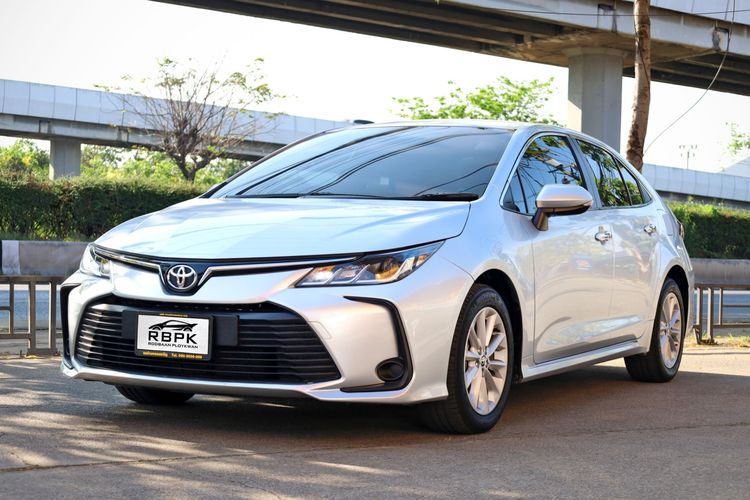 รถ Toyota Altis 1.6 G สี เทา