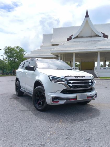 รถ Isuzu MU-X 3.0 Ultimate AT 2WD สี ขาว