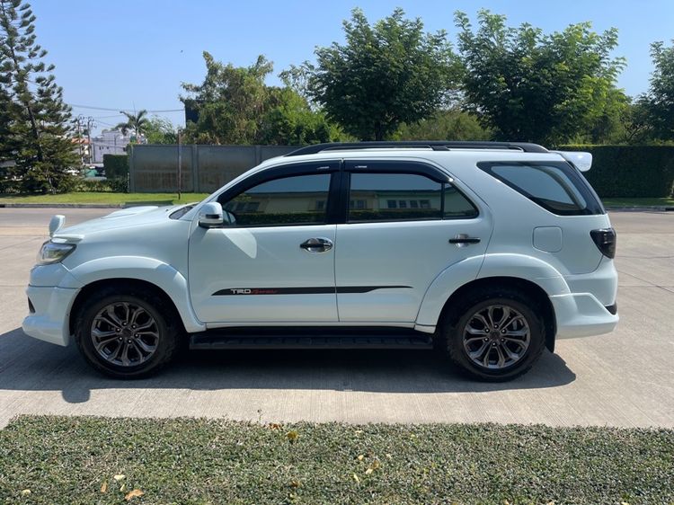 Toyota Fortuner 2013 3.0 TRD Sportivo III 4WD Utility-car ดีเซล ไม่ติดแก๊ส เกียร์อัตโนมัติ ขาว รูปที่ 4