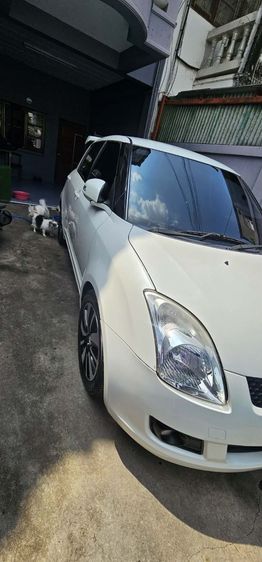 รถ Suzuki Swift 1.5 GL สี ขาว