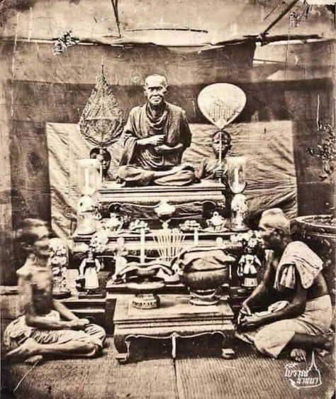 พระสมเด็จวัดเกศไชโย พิมพ์ใหญ่โบราณเก่า สร้างยุคแรก เนื้อแห้งหนึกนุ่มเเกร่งเก่า มีลงรักน้ำเกลี้ยงเก่ามาเเต่เดิม พระเก่าเก็บบ้านคุณตาให้มาครับ รูปที่ 9