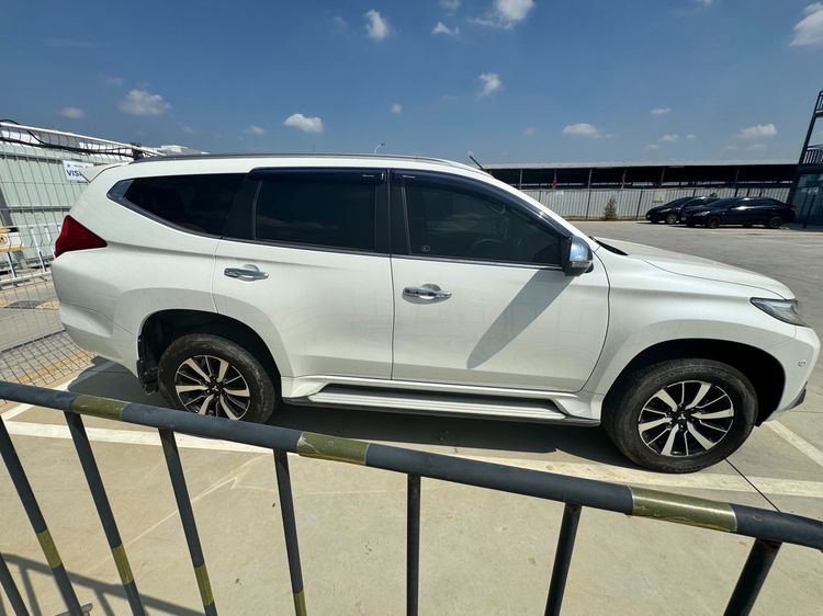 รถ Mitsubishi Pajero Sport 2.4 GT Premium 2WD สี ขาว