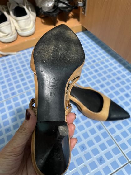 used tory burch 25cm แท้ใส่ได้นาน ขยับสายรัดได้ รูปที่ 3