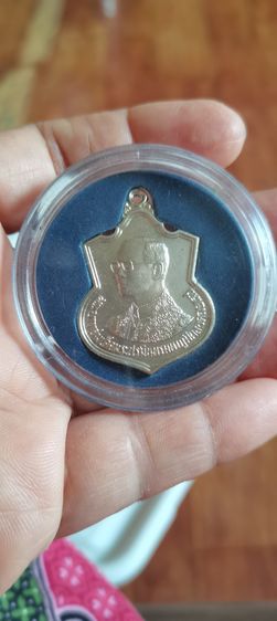 เหรียญอาร์มที่ระลึกในหลวงพระชนมายุ 6 รอบ 72 พรรษา ปี 2542 รูปที่ 3