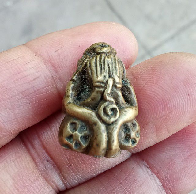 พระปิดตาเมืองใต้ เนื้อสัมฤทธิ์