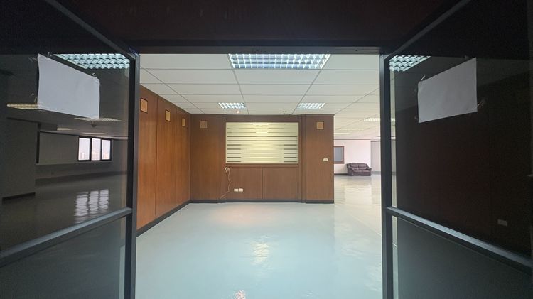 ขายด่วน พื้นที่สำนักงาน Country Complex A บางนา 178.89 ตร.ม. ทำเลดีใกล้ทางด่วน