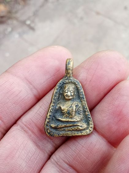 หลวงพ่อเงินจอบเล็ก 