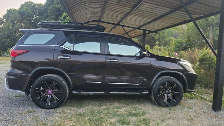 Toyota Fortuner 2015 2.8 V TRD Sportivo Black Top 4WD Utility-car ดีเซล เกียร์อัตโนมัติ ดำ รูปที่ 2
