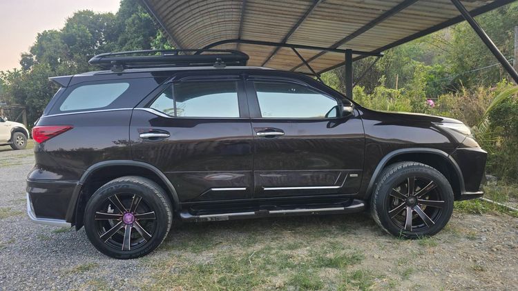 รถ Toyota Fortuner 2.8 V TRD Sportivo Black Top 4WD สี ดำ