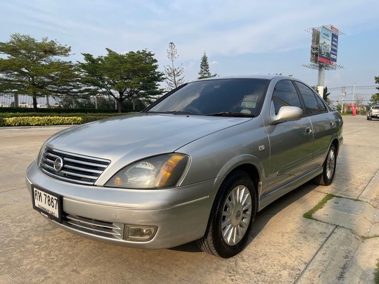 รถ Nissan Sunny 1.6 Super Neo สี บรอนซ์เงิน