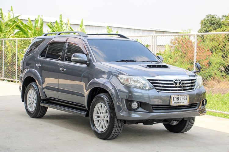 รถ Toyota Fortuner 2.5 G สี ดำ