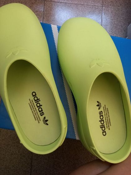 รองเท้า  ADIDAS