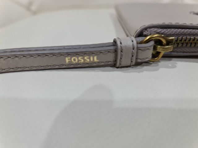 ขอขายกระเป๋าสตางค์แบรนด์ Fossil ของแท้ มือหนึ่งของแท้ ราคาถูกมาก รูปที่ 9