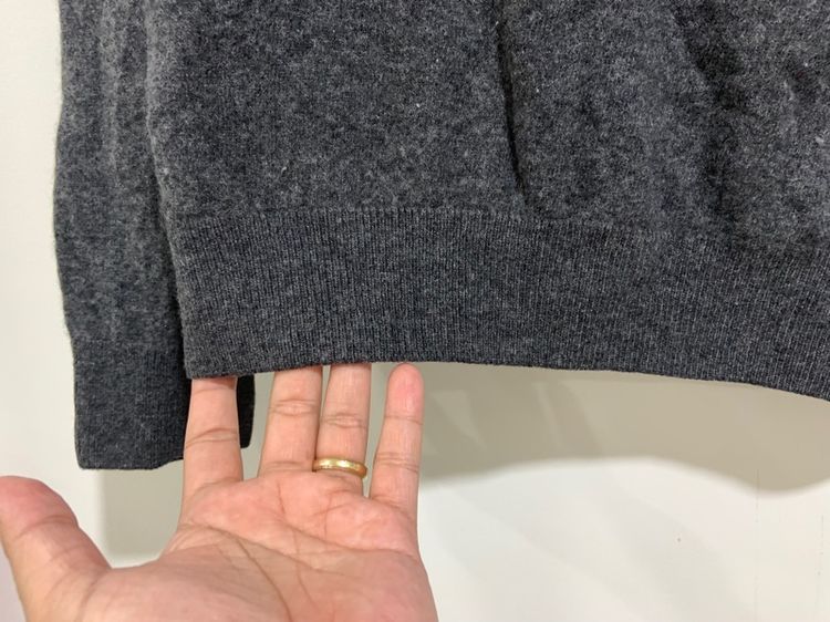 เสื้อกันหนาว LACOSTE ผ้า WOOLMARK แท้ 💯 size 6 ขนาด อก 22 ยาว 26.5 นิ้ว สภาพดีมาก สีเทาดีเทลสวย เนื้อผ้านิ่มดีมาก หายากน่าสะสม รูปที่ 2